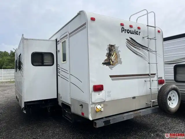 2009 FLEETWOOD PROWLER 2702BS Travel Trailer - Photo 3