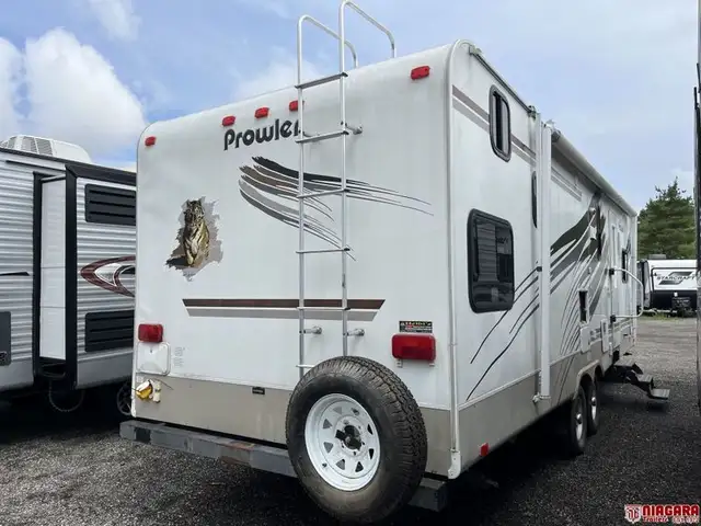 2009 FLEETWOOD PROWLER 2702BS Travel Trailer - Photo 4