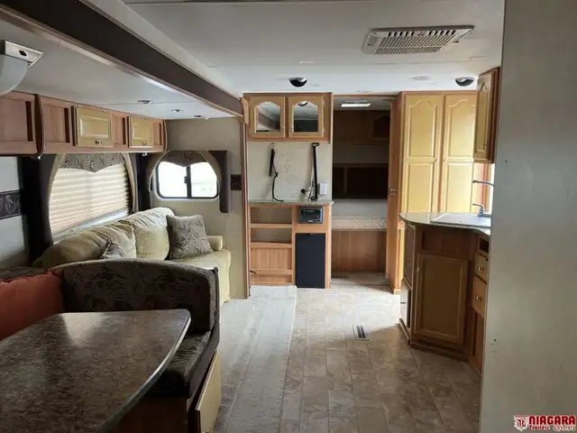 2009 FLEETWOOD PROWLER 2702BS Travel Trailer - Photo 7