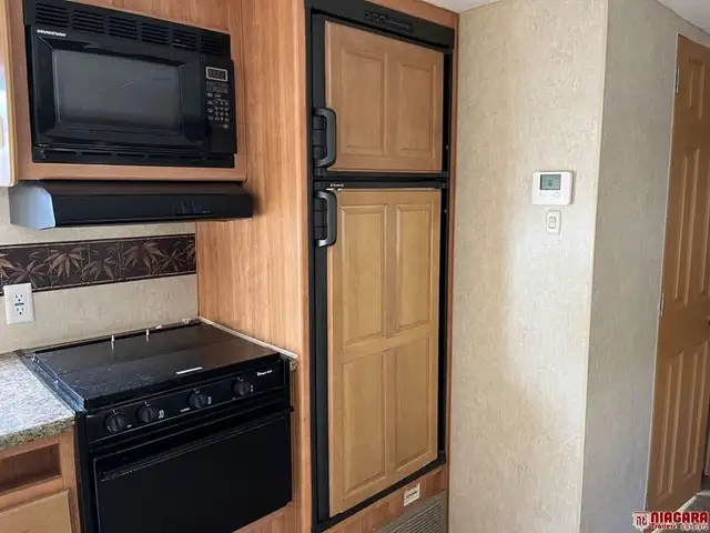 2009 FLEETWOOD PROWLER 2702BS Travel Trailer - Photo 15