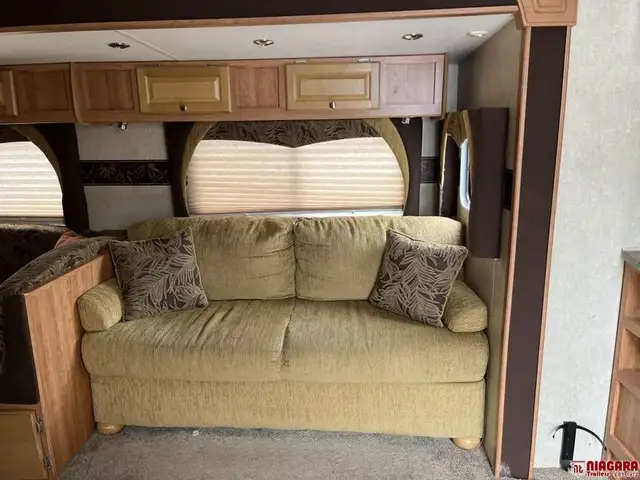 2009 FLEETWOOD PROWLER 2702BS Travel Trailer - Photo 17