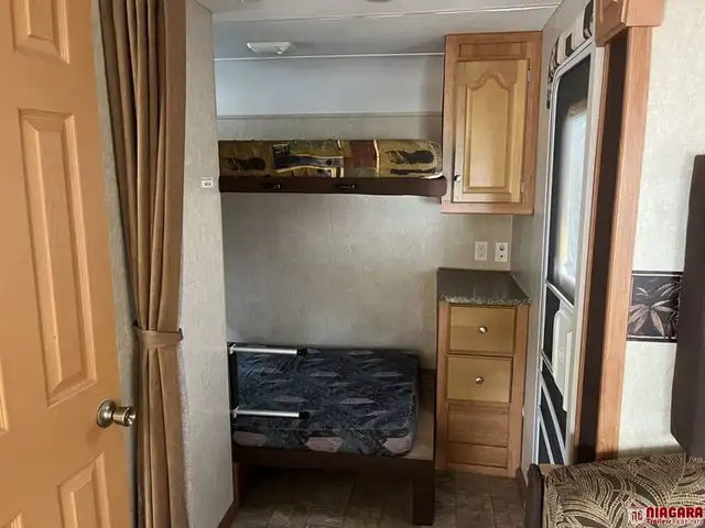 2009 FLEETWOOD PROWLER 2702BS Travel Trailer - Photo 19