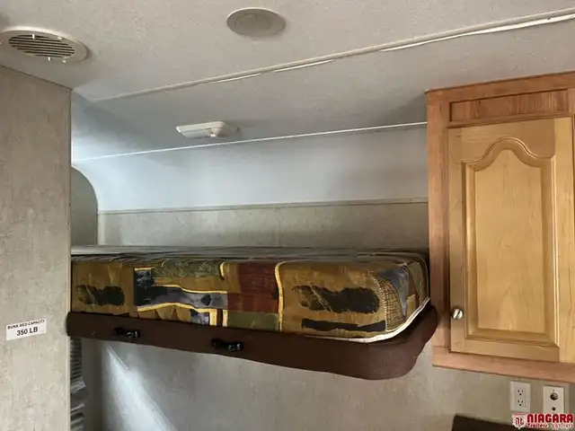 2009 FLEETWOOD PROWLER 2702BS Travel Trailer - Photo 20