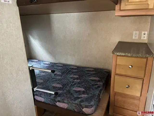 2009 FLEETWOOD PROWLER 2702BS Travel Trailer - Photo 21