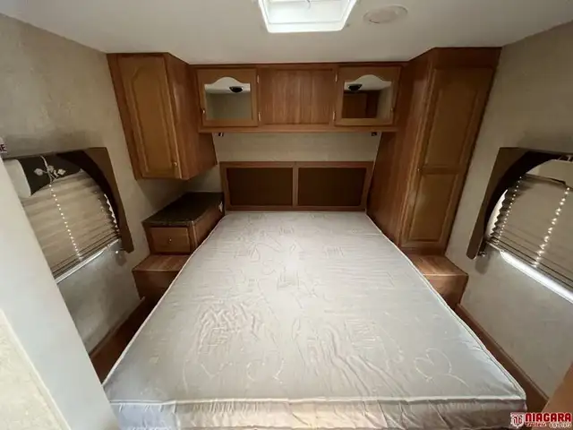 2009 FLEETWOOD PROWLER 2702BS Travel Trailer - Photo 22