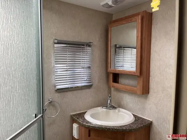 2009 FLEETWOOD PROWLER 2702BS Travel Trailer - Photo 25