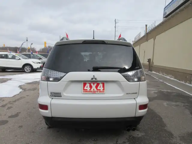 2011 Mitsubishi Outlander LS - Photo 8