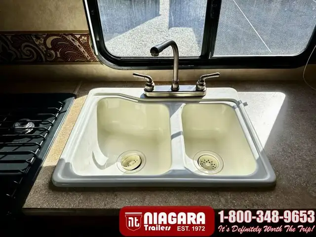 2011 K-Z INC. SPORTSMEN 261RKS Travel Trailer - Photo 9