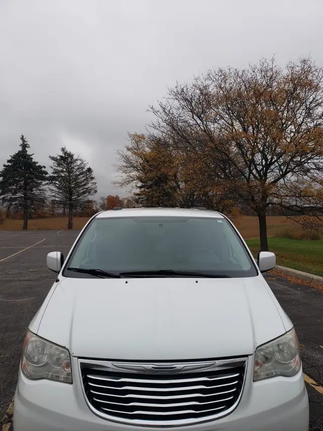 2014 Chrysler Town and Country - Photo 4