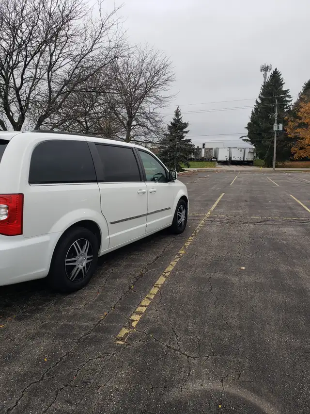 2014 Chrysler Town and Country - Photo 6
