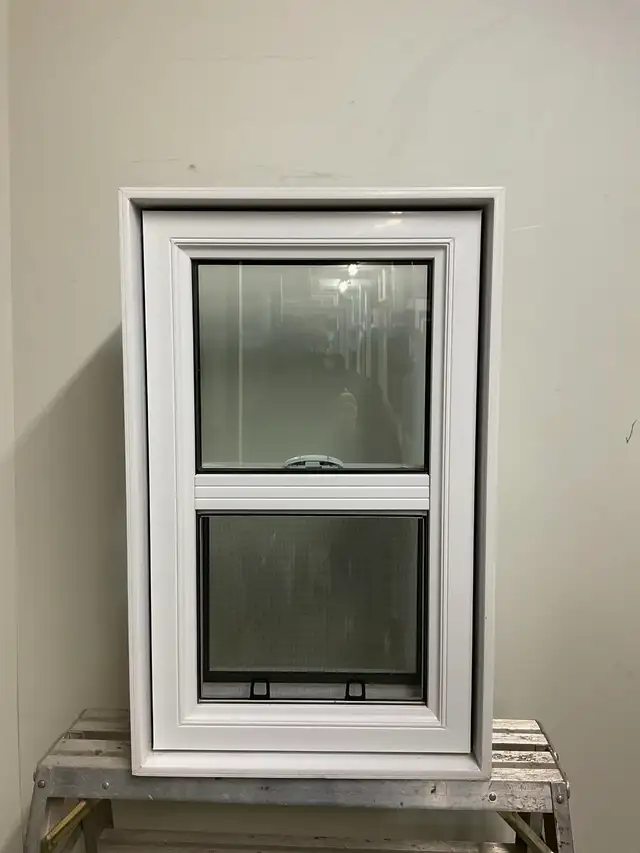 10846GP Fenêtre Guillotine PVC 2 sect 1 ouvr 19 3/4 x 31 1/2