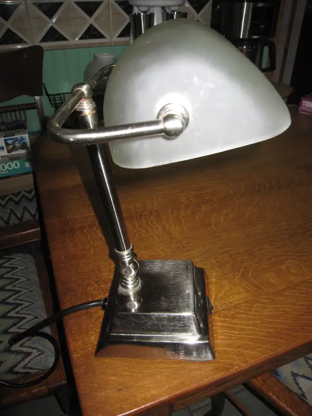 BANKERS LAMP LAWYERS FROSTED ADJUSTABLE CLEAR SHADE W/2 PLUGS - Photo 7