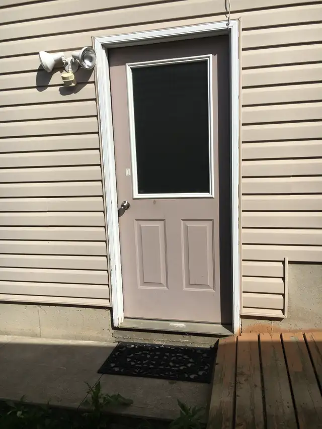 HUGE 2 BEDROOM LOWER LEVEL APT - UTILITIES INCLUDED - WEST BRANT - Photo 2