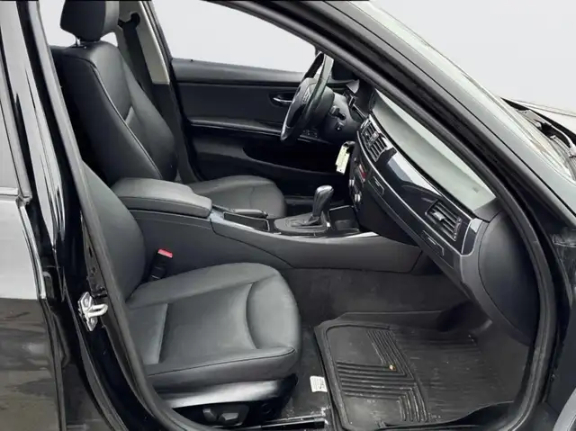 2011 BMW 328XI - Photo 8