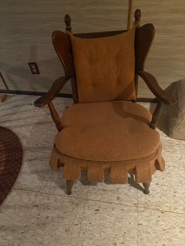 HUGE VINTAGE ESTATE SALE! EVERYTHING MUST GO! MAKE AN OFFER! - Photo 4