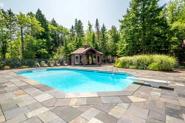 LUXURY HOME FOR SALE – PRICED BELOW MARKET VALUE! 39 Cedar - Photo 2