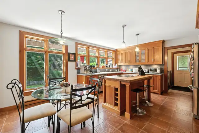 LUXURY HOME FOR SALE – PRICED BELOW MARKET VALUE! 39 Cedar - Photo 5