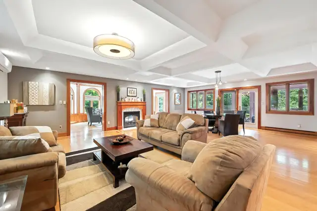 LUXURY HOME FOR SALE – PRICED BELOW MARKET VALUE! 39 Cedar - Photo 9