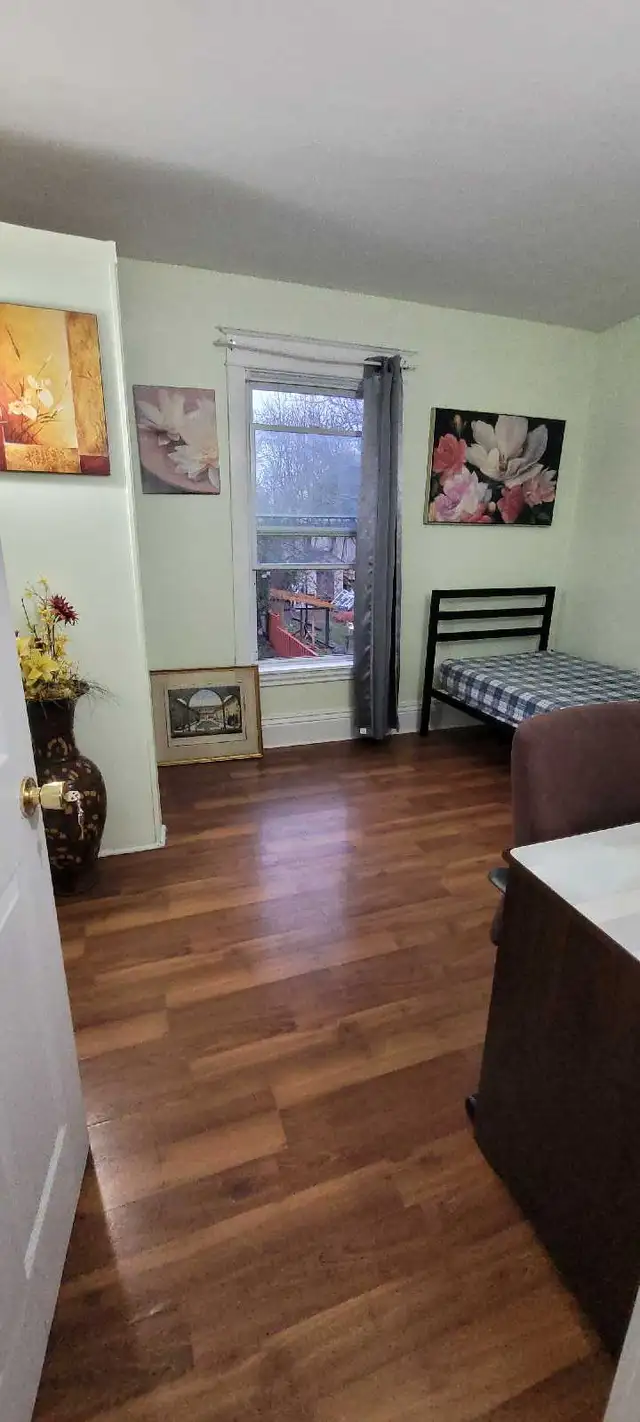 Room for rent near Linemar and University of Guelph - Photo 6