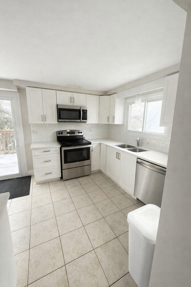 Recently Renovated 5 Bedroom Student Home in a Great Location! - Photo 2