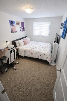 Recently Renovated 5 Bedroom Student Home in a Great Location! - Photo 4