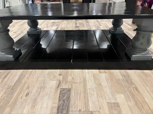 Coffee Table - Photo 4