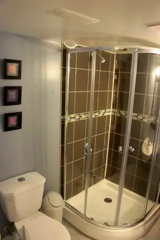 NEWLY RENOVATED CLEAN & COZY ROOM FOR RENT (FEMALE) - Photo 2