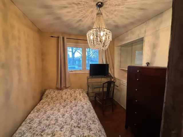 Room to rent ! 5 min walk to U of M! male student