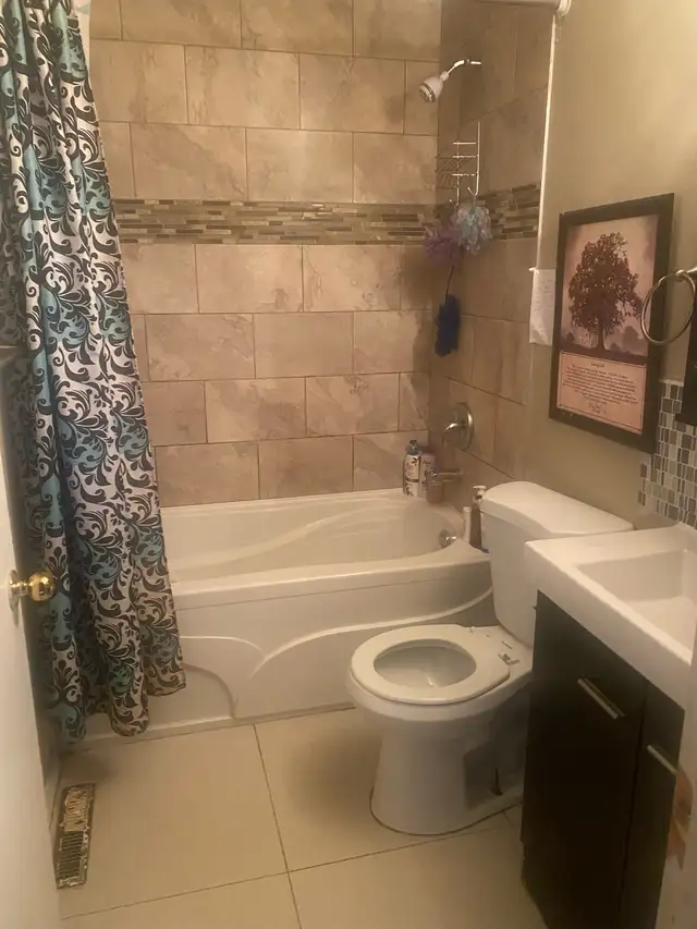 Room to rent ! 5 min walk to U of M! male student - Photo 7
