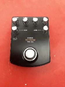pedale a guitare Zoom tri-metal