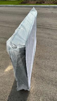 Single mattress with box spring