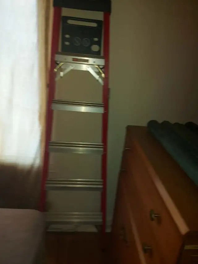 ESCABOT NEUVE DE 6 PIEDS EN FIRE GLASS