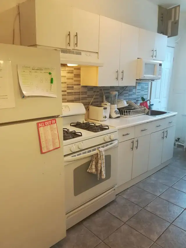 Fully furnished, girl roommates, All incl, metro Vendome, May 1 - Photo 4