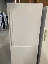 Réfrigérateur blanc 29.5'' congélateur en bas Moffat