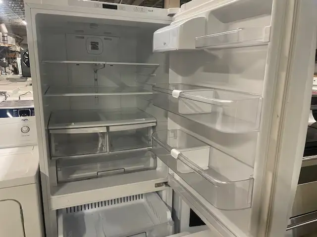 Réfrigérateur blanc congélateur en bas Kenmore Elite - Photo 4