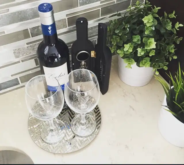 AIRBNB TURNOVER & CLEANING SERVICES – TORONTO - Photo 3