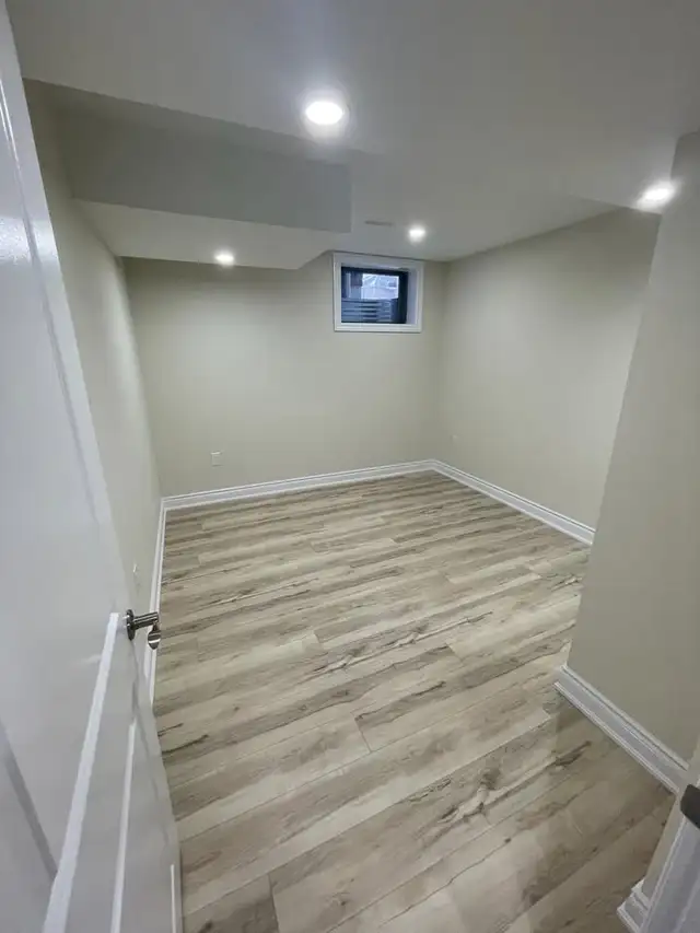 Legal - Two bedroom basement apartment for RENT - Photo 2