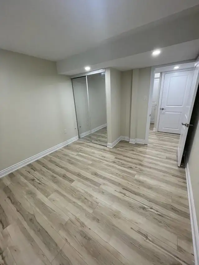 Legal - Two bedroom basement apartment for RENT - Photo 3