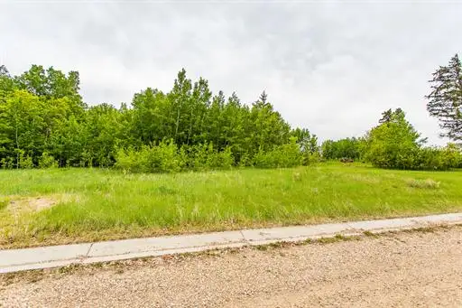 Fully serviced lot 4 in Alix – Ready for your dream home! - Photo 3