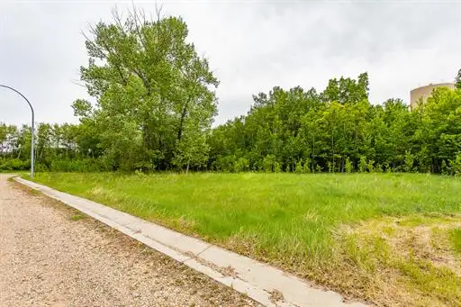 Fully serviced lot 4 in Alix – Ready for your dream home! - Photo 4