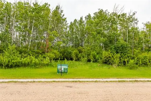 Fully serviced lot 4 in Alix – Ready for your dream home! - Photo 6