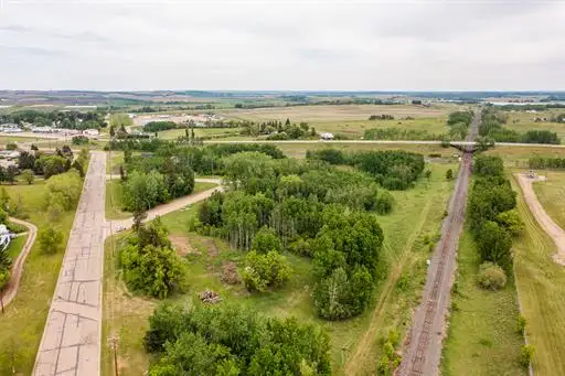 Fully serviced lot 4 in Alix – Ready for your dream home! - Photo 9