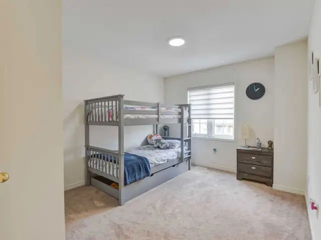 Ajax 3BR House for Rent | 3 Parking - Photo 7