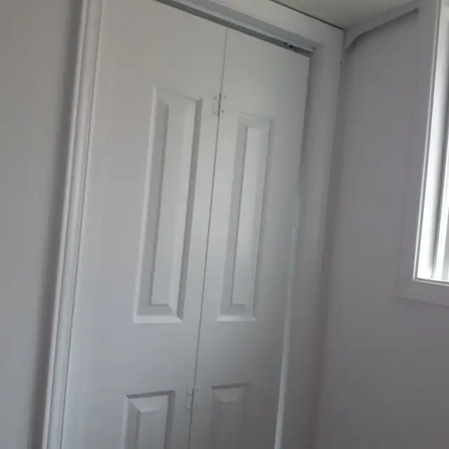 WHITE WOOD FOLDING DOORS 30 BY 80