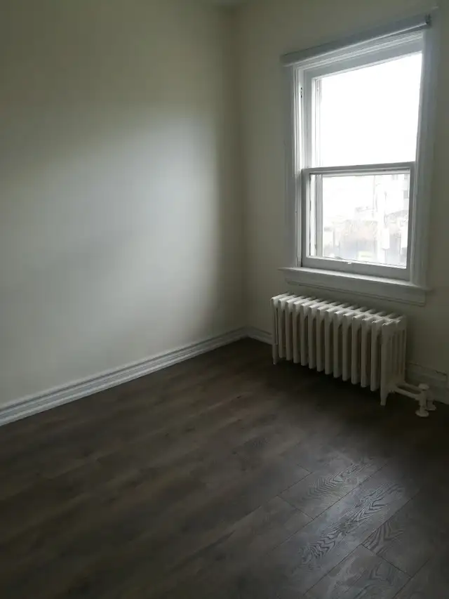 @Bloor, Ossington TTC, Room on 2nd Floor to Rent-2Min TTC Subway - Photo 2