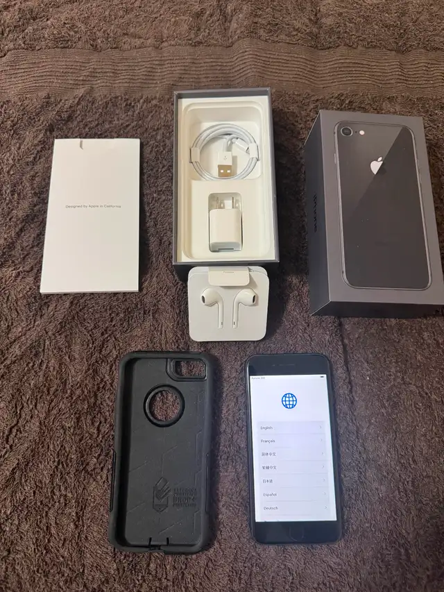 Iphone 8 complet avec accessoires et étui otterbox
