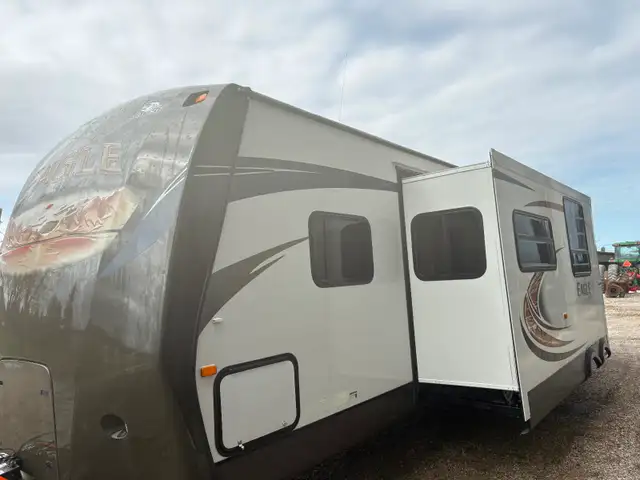 2013 Jayce Eagle 32’, bunks and outdoor kitchen! - Photo 3