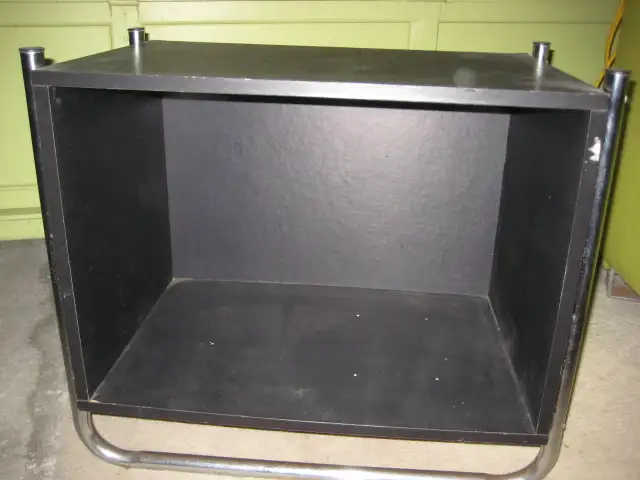 GLASS INSERT COFFEE TABLE LIKE NEW - Photo 3