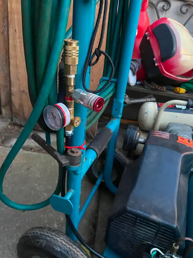 Makita compressor looking to get at 250 for it - Photo 2