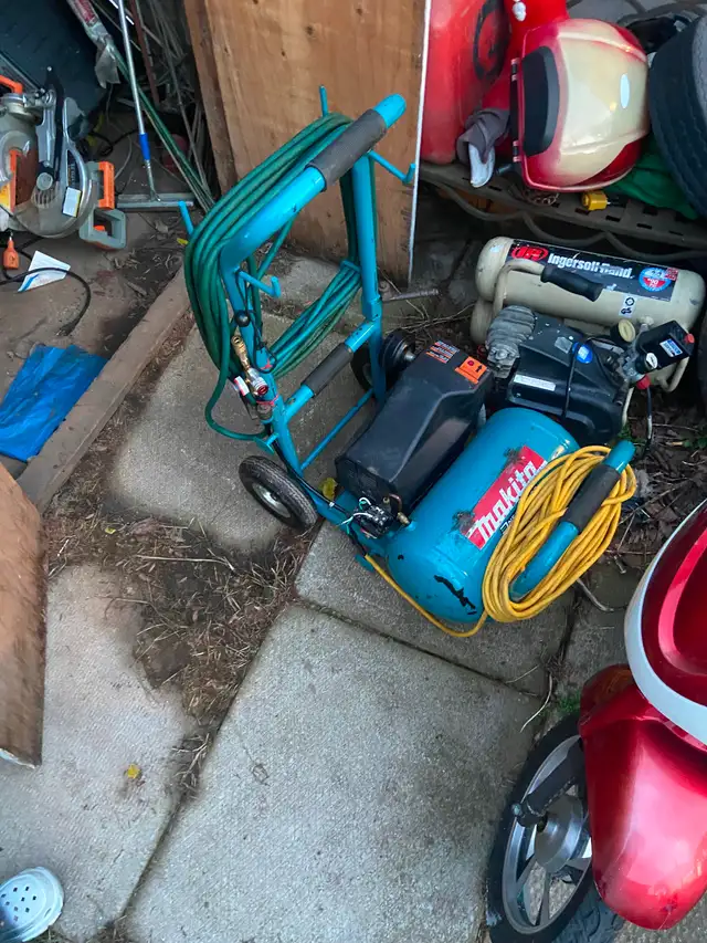 Makita compressor looking to get at 250 for it - Photo 3